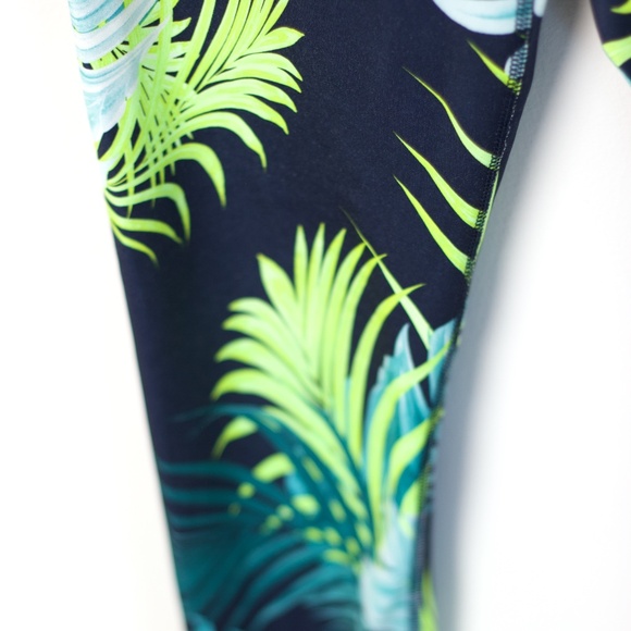 Old Navy Active Leggings - Kids Size 14/ XL - palm leaf print blue/ green - Picture 6 of 6